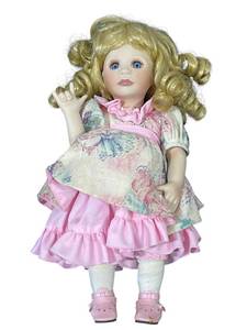 lot 42 image: Limited Edition Marie Osmond Traci Porcelain Doll with COA
