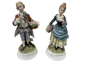 lot 65 image: Vintage Lefton Porcelain China Colonial Man & Woman Figurines KW5897 (8 Tall)