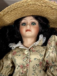 lot 80 image: Exquisite Seymour Mann Connoisseur Doll Collection Southern Bell Porcelain Doll