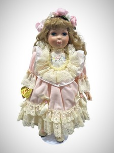 lot 81 image: Vintage Effanbee 17 Doll Patsy
