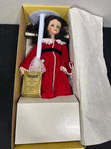 lot 84 image: Vintage Seymour Mann 18 Porcelain Doll Southern Bell