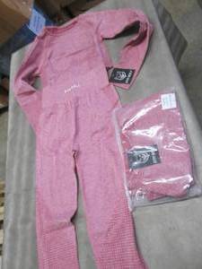 2 Ladies Large 2pc Gym Wolf Yoga Se...