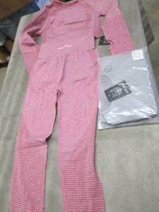 2 Ladies Large 2pc Gym Wolf Yoga Se...