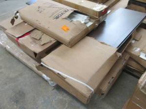 Pallet of Assorted Closet Items & M...