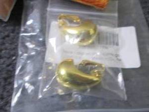 5 pr Clip On Earrings...
