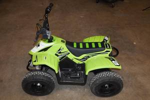 lot 2 image: Razor Battery Powered Dirt Quad ATV