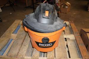 lot 32 image: Ridgid Shop Vac