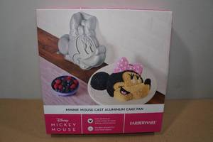 lot 46 image: Farberware Disney Mickey Mouse Cast Aluminium Cake Pan