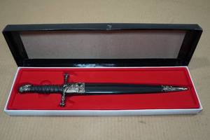 lot 141 image: 14 Medieval Assassin Dagger Knife Replica