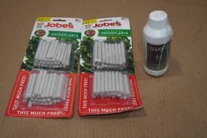 lot 145 image: 100 Jobes Houseplant Fertilizer Spikes with Clear Rez