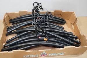 lot 162 image: 25 Heavy Duty Clothes Hangers