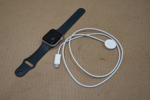 lot 185 image: Apple Watch SE 44mm Smart Watch with GPS