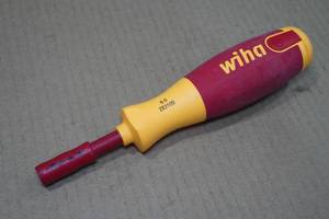 lot 195 image: Wiha PocketMax Multi-Bit Screwdriver