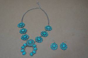 lot 232 image: Navajo Style Tuquoise Squash Blossom Necklace and Earrings