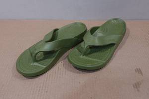 lot 263 image: Nuusole Unisex Rubber Sandals -Mens 7, Womens 8, Green