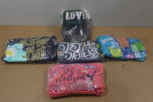 lot 264 image: 4 Large Religious T-Shirts with Hat