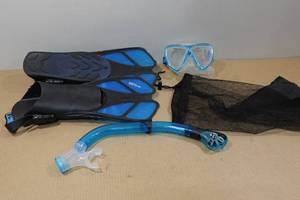 lot 275 image: Cressi Blulove Adult Snorkel Set -Fin Size MLXL, Blue