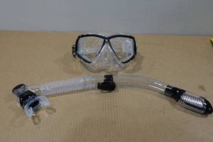 lot 280 image: Cressi Pano 4 Snorkel Set