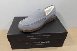 lot 296 image: Vionic Gustavo Mens Orthotic Slippers -Size 9.5