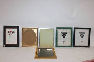 lot 5 image: Collection of 6 Assorted Picture Frames in Various Sizes