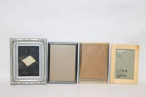 lot 12 image: Set of 4 Diverse Picture Frames including IKEA RAKET 4x6