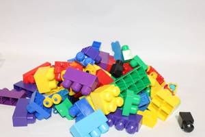 lot 51 image: Colorful Assorted Building Blocks Set