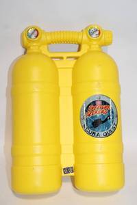 lot 71 image: Mega Bloks Creative Seekers Scuba Quest Yellow Backpack Toy