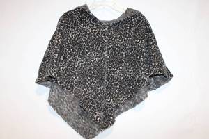 lot 82 image: Womens Leopard Print Poncho with Hood