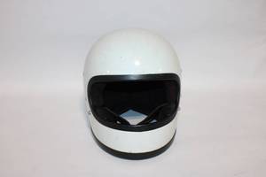 lot 101 image: XL White Motorcycle Helmet with Padded Interior