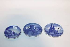 lot 110 image: Set of 3 Vintage KLN Decorative Plates