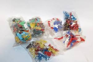 lot 162 image: Collection of Assorted Plastic Toy Soldiers