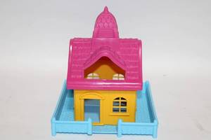 lot 164 image: Colorful Plastic Toy Dollhouse with Fence