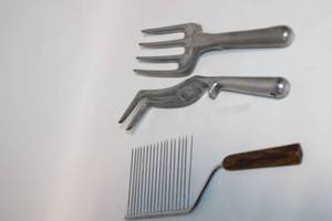 lot 175 image: Set of 3 Vintage Aluminum and Steel Garden Tools