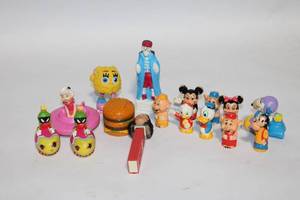 lot 210 image: Collection of 16 Vintage Cartoon Character Figurines
