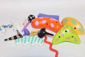 lot 214 image: Lot of 10 Jumbo Plastic Cartoon-Style Play Beads
