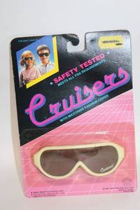lot 223 image: Vintage 1987 Childrens Cruisers Safety Tested Sunglasses
