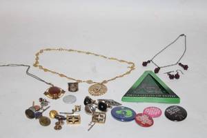 lot 246 image: Assortment of Jewelry and Collectible Wearables