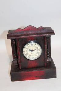 lot 252 image: Vintage Style Wooden Mantel Clock with Roman Numerals