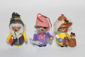 lot 307 image: Set of 3 Handmade Wooden Christmas Ornaments