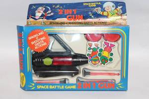 lot 320 image: 2 in 1 Space Battle Gun with Shooting Darts and Sparkling Actions