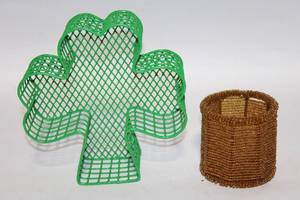 lot 328 image: Wire Mesh Shamrock and Beaded Decorative Candle Holder