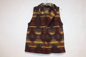 lot 337 image: Bear Ridge Mens L Western-Style Vest with Tribal Pattern