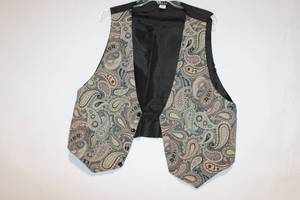 lot 339 image: ODEON XL Paisley Pattern Vest