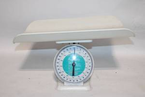 lot 396 image: Vintage JCPenney Nursery Scale for Infants up to 30 lbs