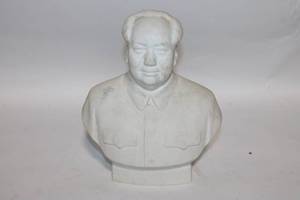 lot 424 image: Vintage White Ceramic Bust of Mao Zedong
