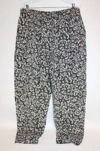 lot 442 image: Vintage Europa Boutique Black & White Floral Pants