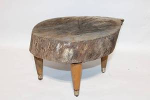 lot 451 image: Rustic Vintage Wooden Foot Stool with Cracks