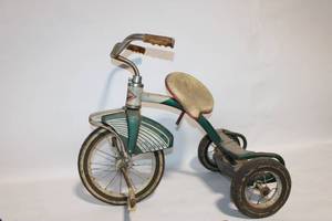 lot A-452 image: Vintage Childrens Tricycle