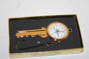 lot 484 image: Christmas Time Key Clock Ornament with Working Movement