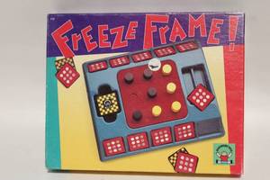 lot 500 image: Freeze Frame Board Game - Complete Set
